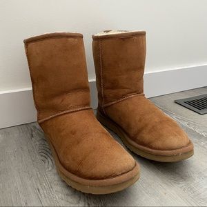 UGG Boots, Classic Short, Chestnut, Size US 9